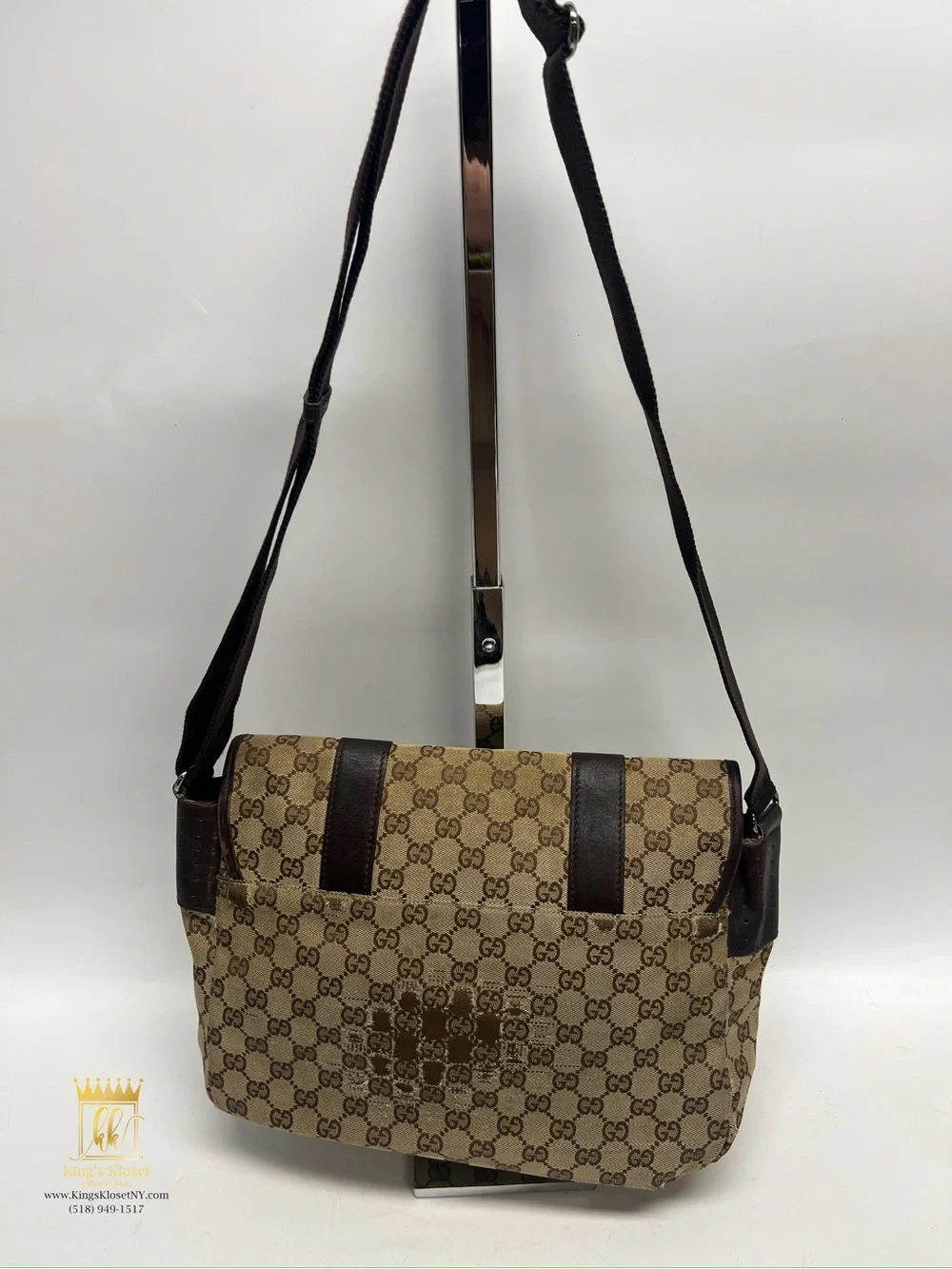 Gucci supreme messenger bag
